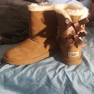 Ugg in brand new great condition tan leather